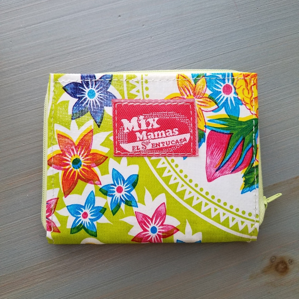 El Entucasa Mix Mammas Floral Vinyl Wallet